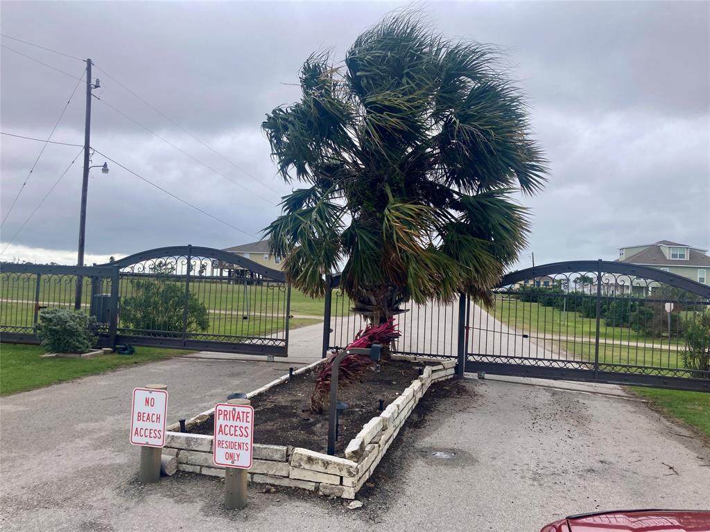 697 Overlook Drive, Crystal Beach, Texas image 3