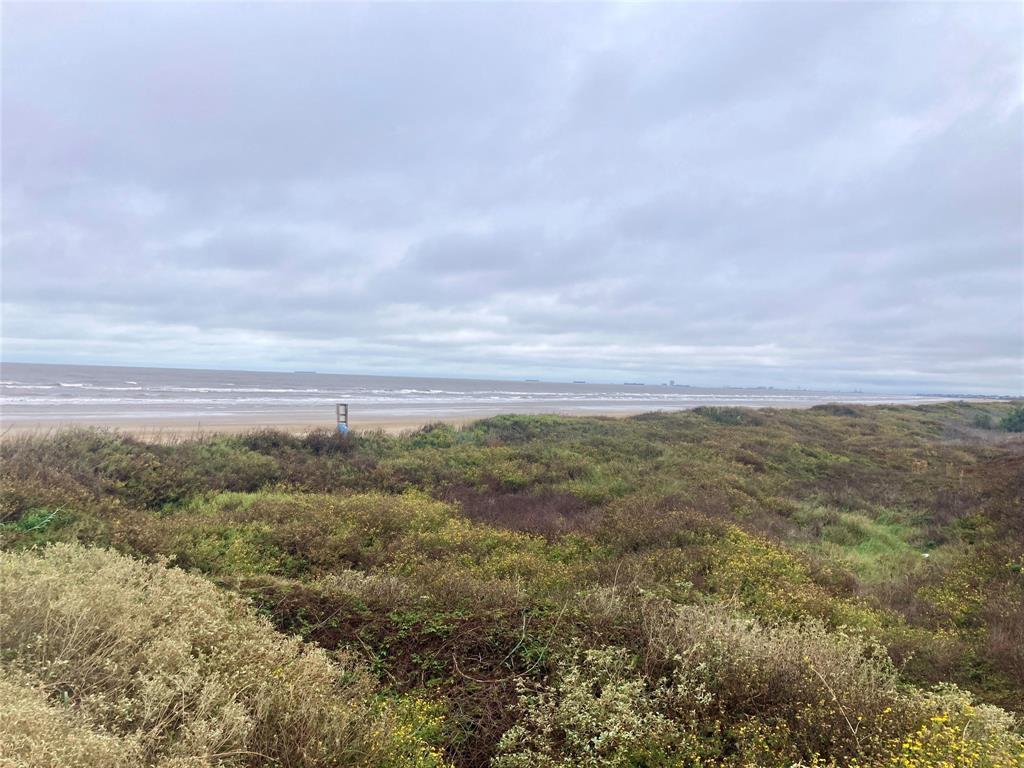 697 Overlook Drive, Crystal Beach, Texas image 8