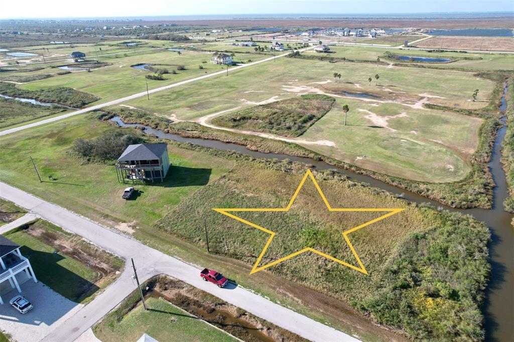 697 Overlook Drive, Crystal Beach, Texas image 5
