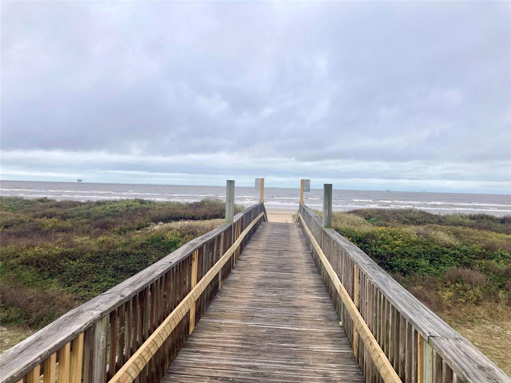697 Overlook Drive, Crystal Beach, Texas image 11