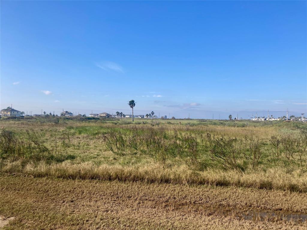 697 Overlook Drive, Crystal Beach, Texas image 2