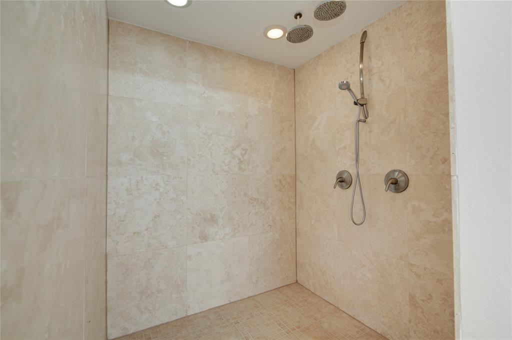 12307 Pine Oak Drive, Dickinson, Texas image 30