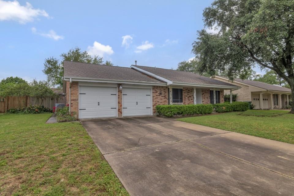 9259 Theysen Drive, Houston, Texas image 2