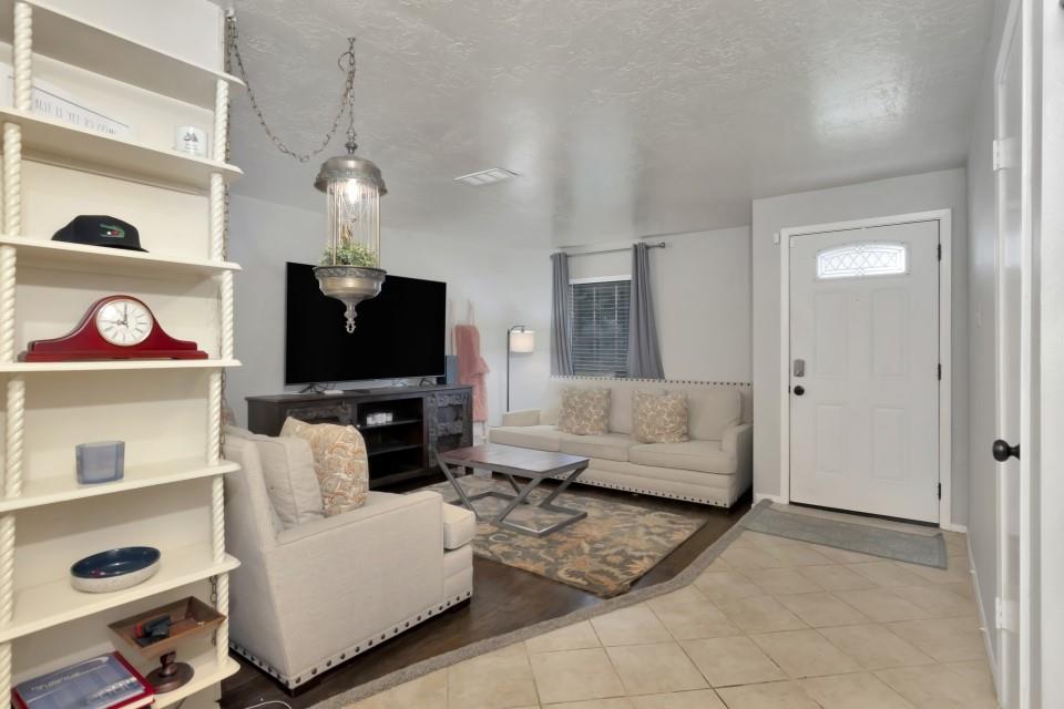 9259 Theysen Drive, Houston, Texas image 4