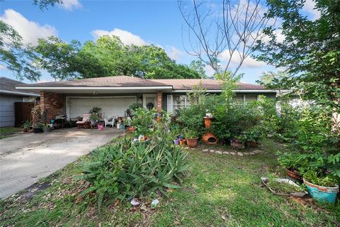 Single Family Residence in Houston TX 5048 Viking Drive.jpg