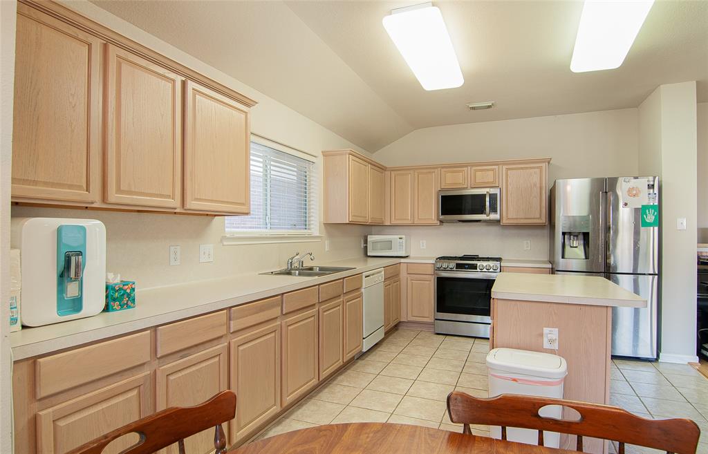 21515 Oak Park Trails Drive, Katy, Texas image 12