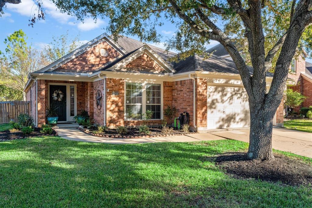 2901 Autumnbrook Lane, Pearland, Texas image 2