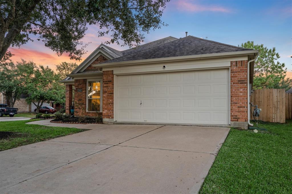 2901 Autumnbrook Lane, Pearland, Texas image 5