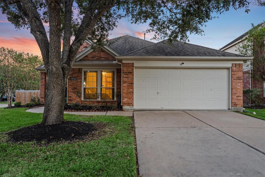 2901 Autumnbrook Lane, Pearland, Texas image 3