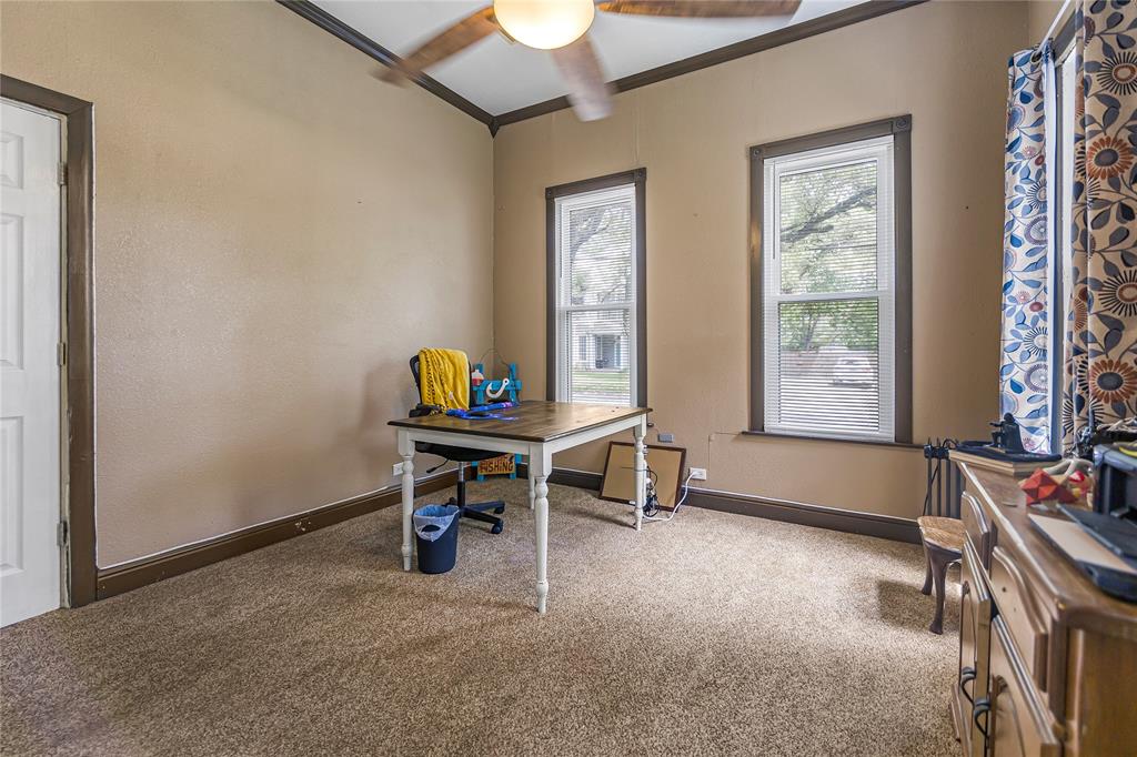 212 Whitfield Street, Yoakum, Texas image 19