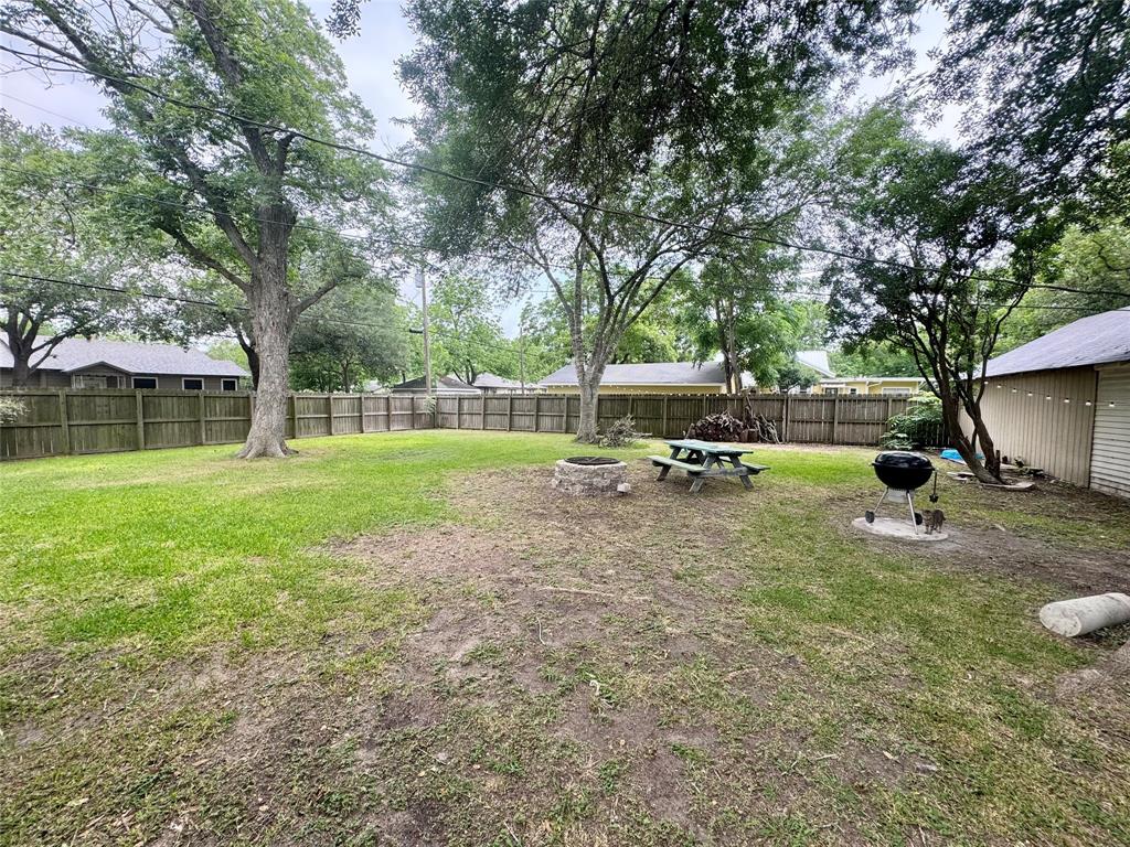 212 Whitfield Street, Yoakum, Texas image 20