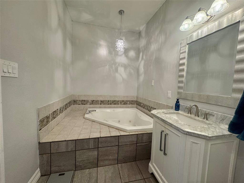 212 Whitfield Street, Yoakum, Texas image 17