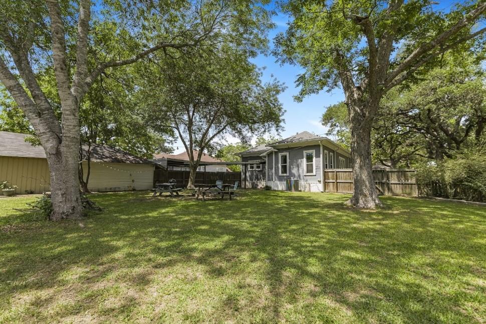 212 Whitfield Street, Yoakum, Texas image 22