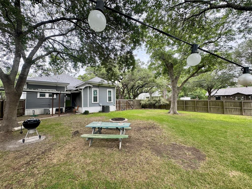 212 Whitfield Street, Yoakum, Texas image 21