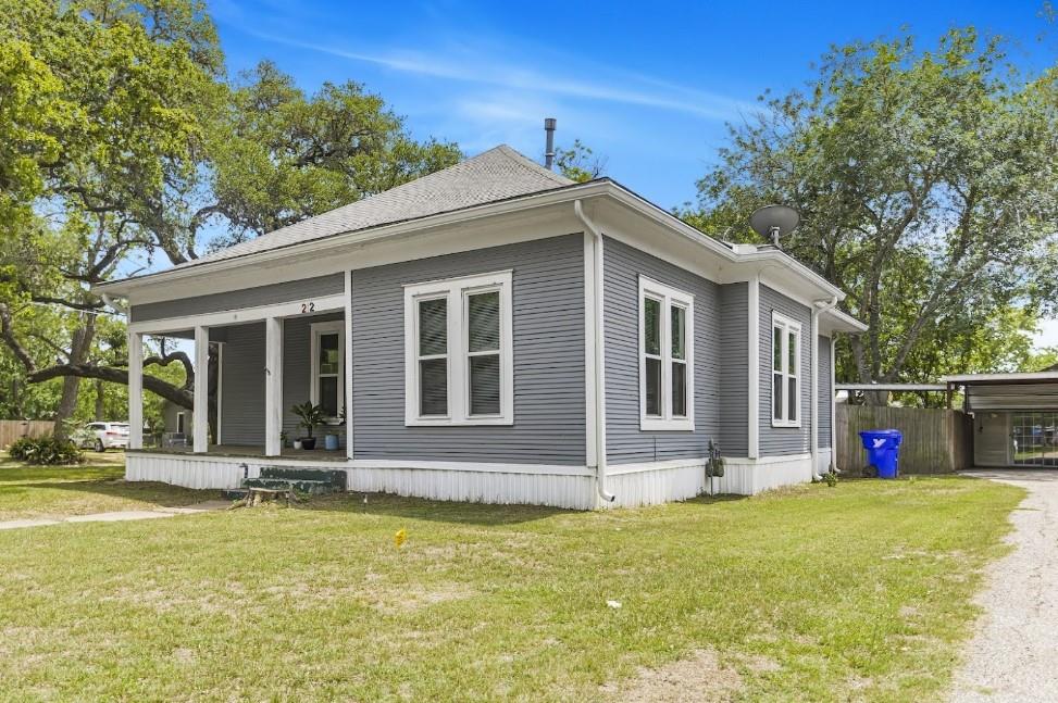 212 Whitfield Street, Yoakum, Texas image 3
