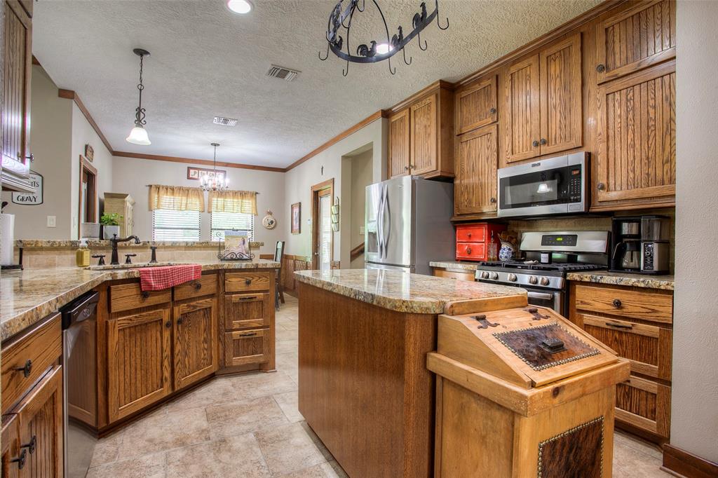 2400 Fm-3081, Willis, Texas image 11