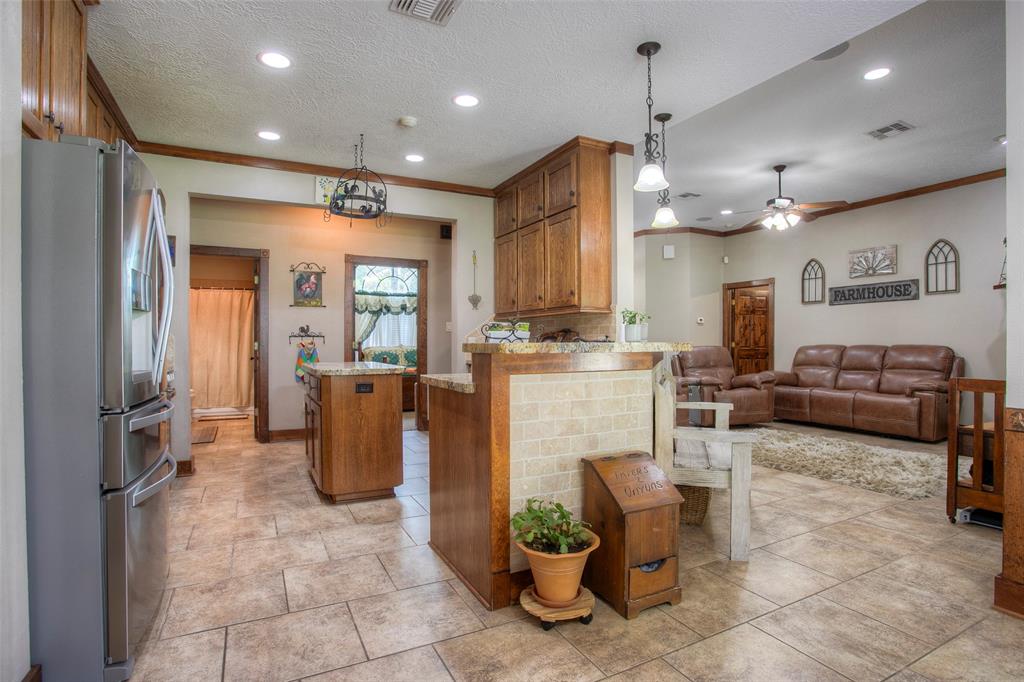 2400 Fm-3081, Willis, Texas image 9