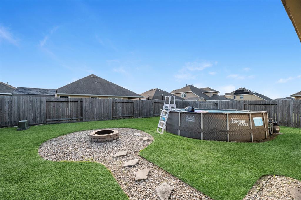 8315 Egret Bay Circle, Baytown, Texas image 10
