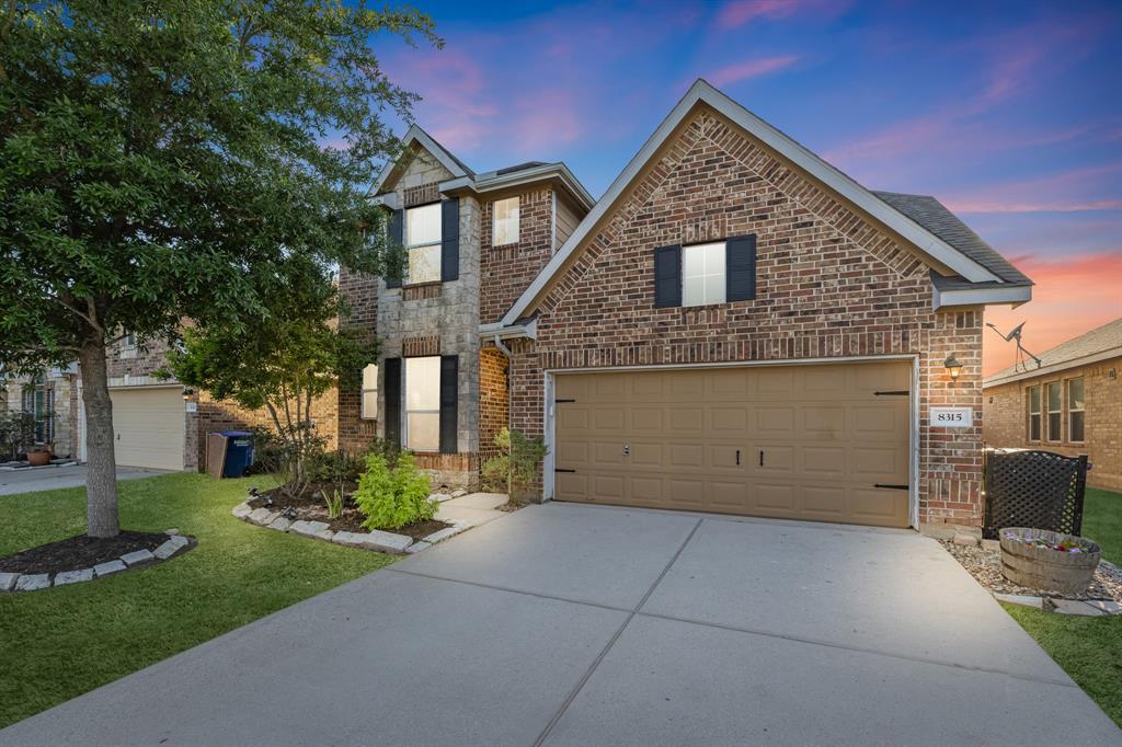 8315 Egret Bay Circle, Baytown, Texas image 1