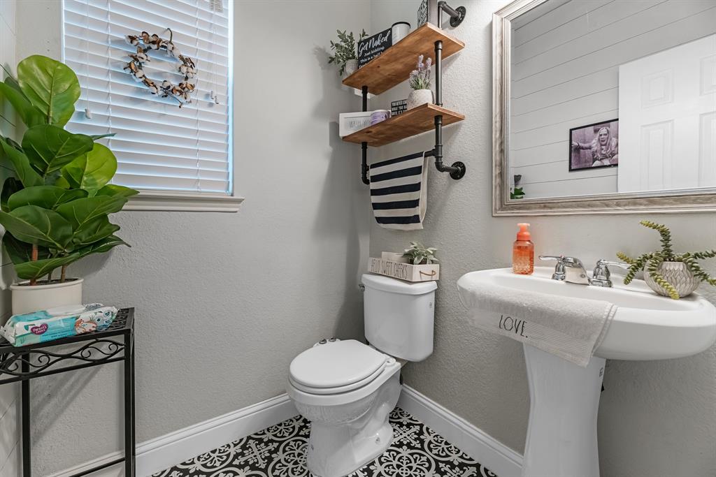 8315 Egret Bay Circle, Baytown, Texas image 26