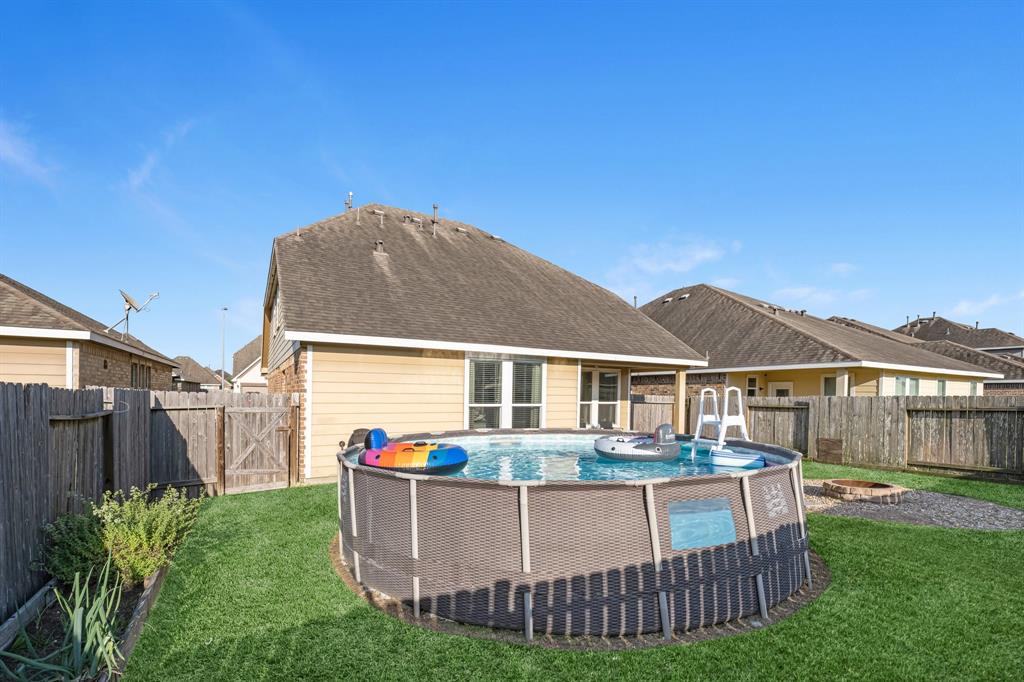 8315 Egret Bay Circle, Baytown, Texas image 11
