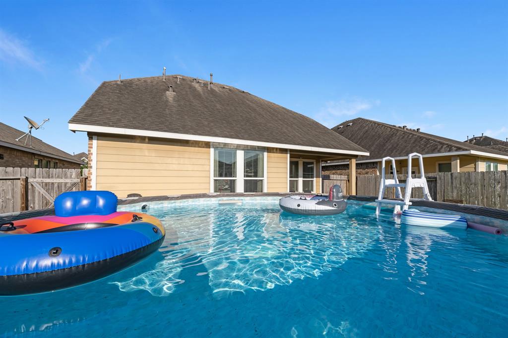 8315 Egret Bay Circle, Baytown, Texas image 12