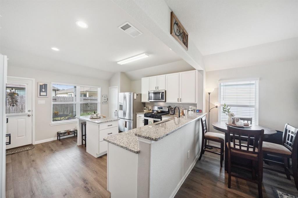 118 Bobcat Bend, Huntsville, Texas image 11