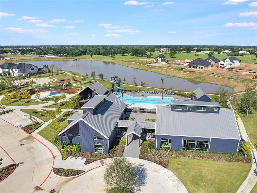 7906 Antler Ridge Drive, Fulshear, Texas image 8