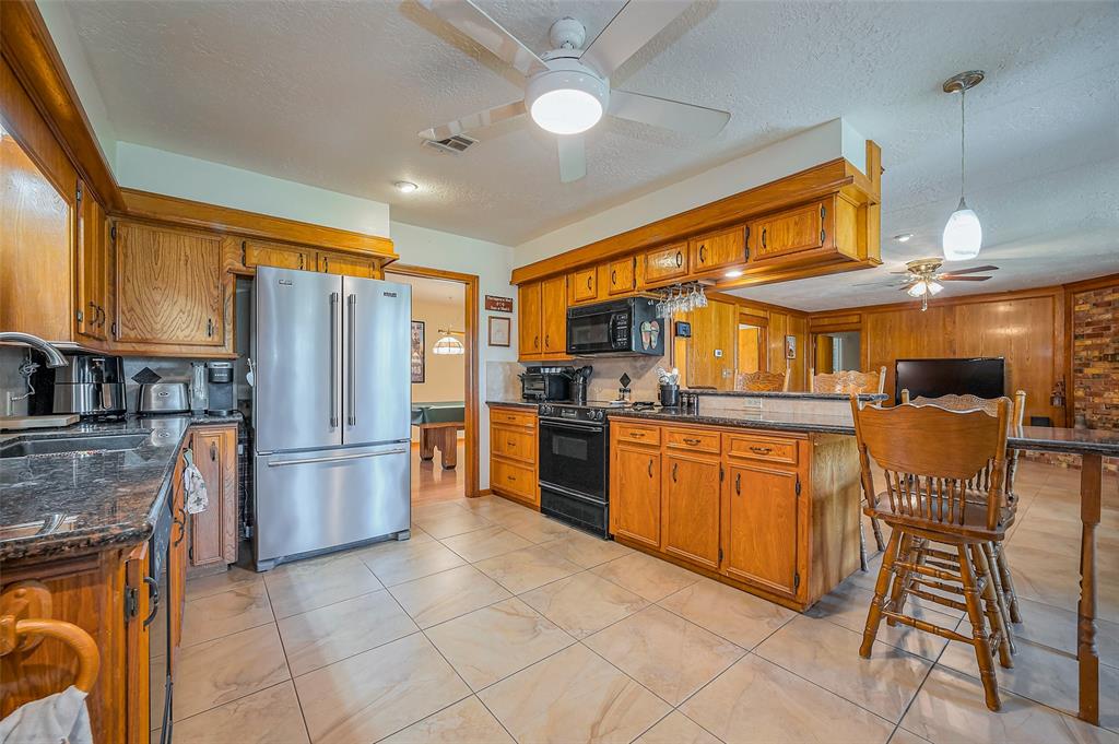 26003 Fountaine Bleau Drive, Tomball, Texas image 7