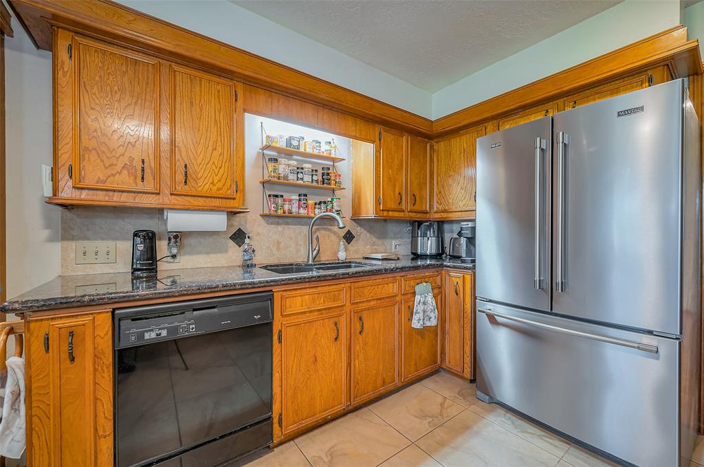 26003 Fountaine Bleau Drive, Tomball, Texas image 9