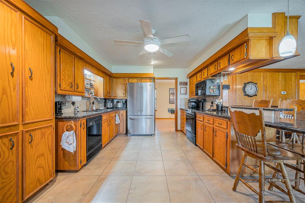 26003 Fountaine Bleau Drive, Tomball, Texas image 8