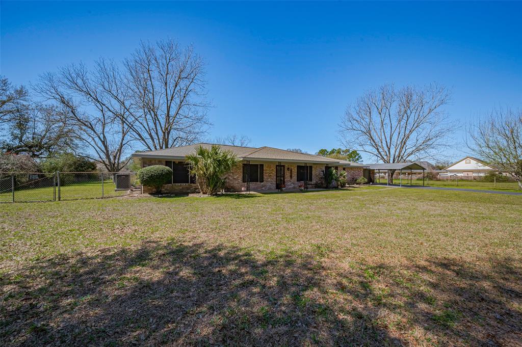 26003 Fountaine Bleau Drive, Tomball, Texas image 1