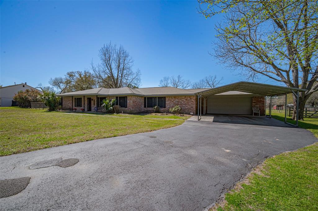 26003 Fountaine Bleau Drive, Tomball, Texas image 2