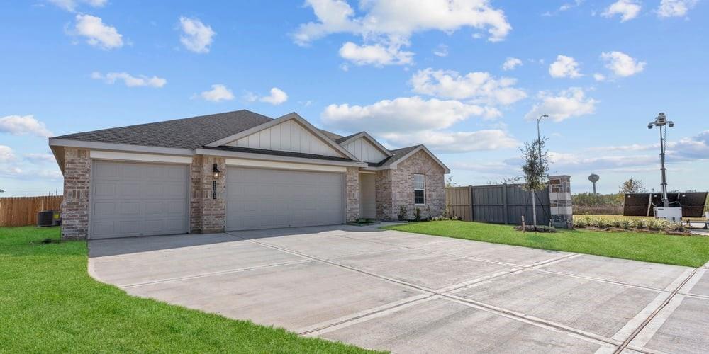 2010 Stoney Bay Circle Cir, Sealy, Texas image 3