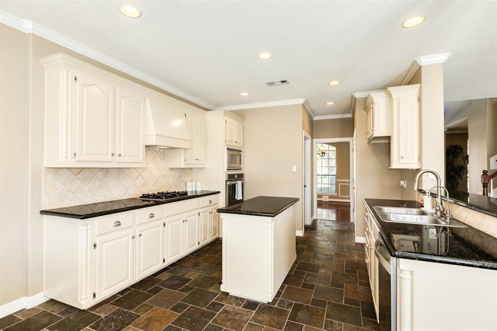 51 Scotch Pine Court, Lake Jackson, Texas image 10