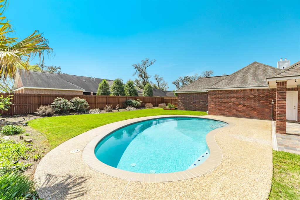 51 Scotch Pine Court, Lake Jackson, Texas image 33