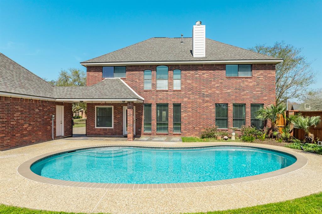 51 Scotch Pine Court, Lake Jackson, Texas image 2