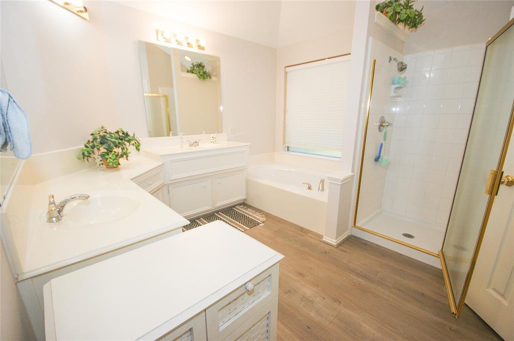 3006 Autumn Hills Court, Friendswood, Texas image 15