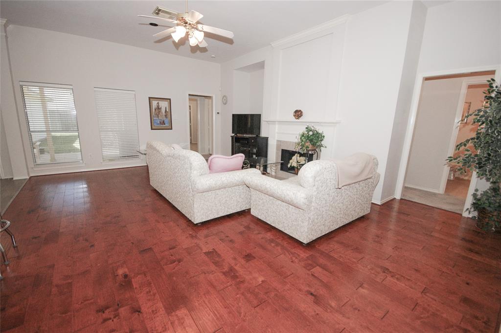 3006 Autumn Hills Court, Friendswood, Texas image 5