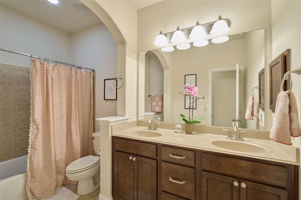 38 S Pinto Point Circle, The Woodlands, Texas image 6