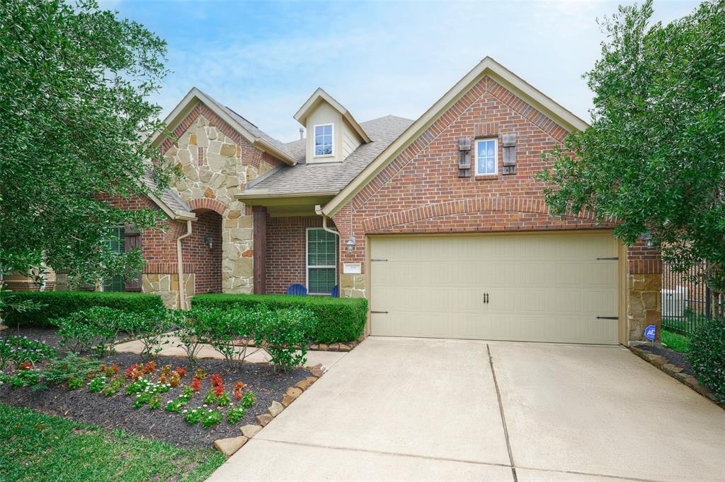 38 S Pinto Point Circle, The Woodlands, Texas image 1