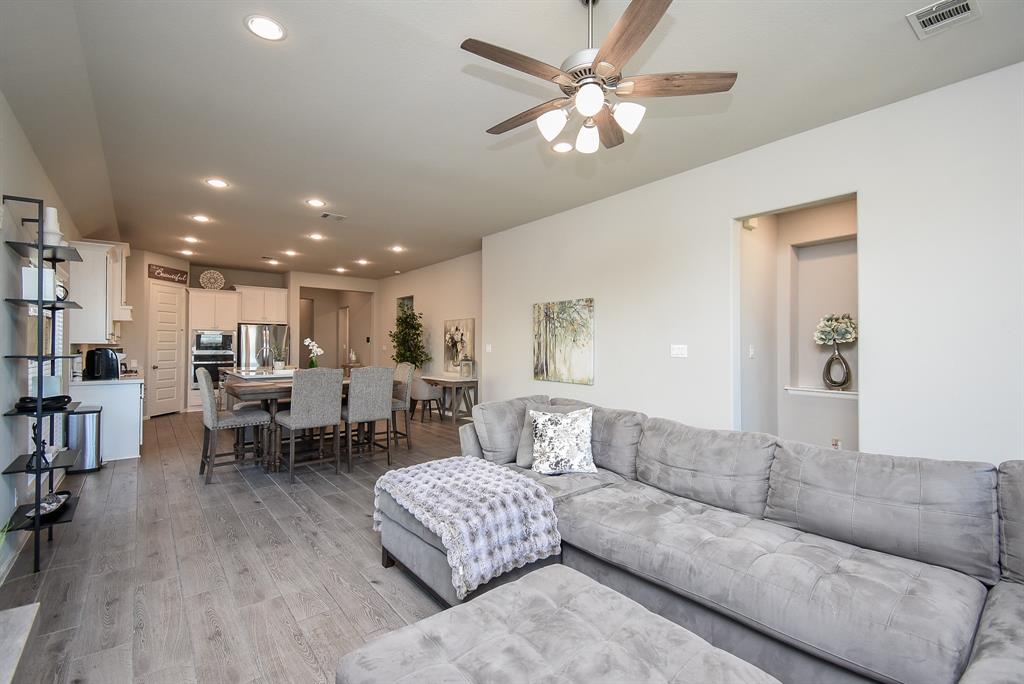 31443 Splitting Willow Way, Fulshear, Texas image 18