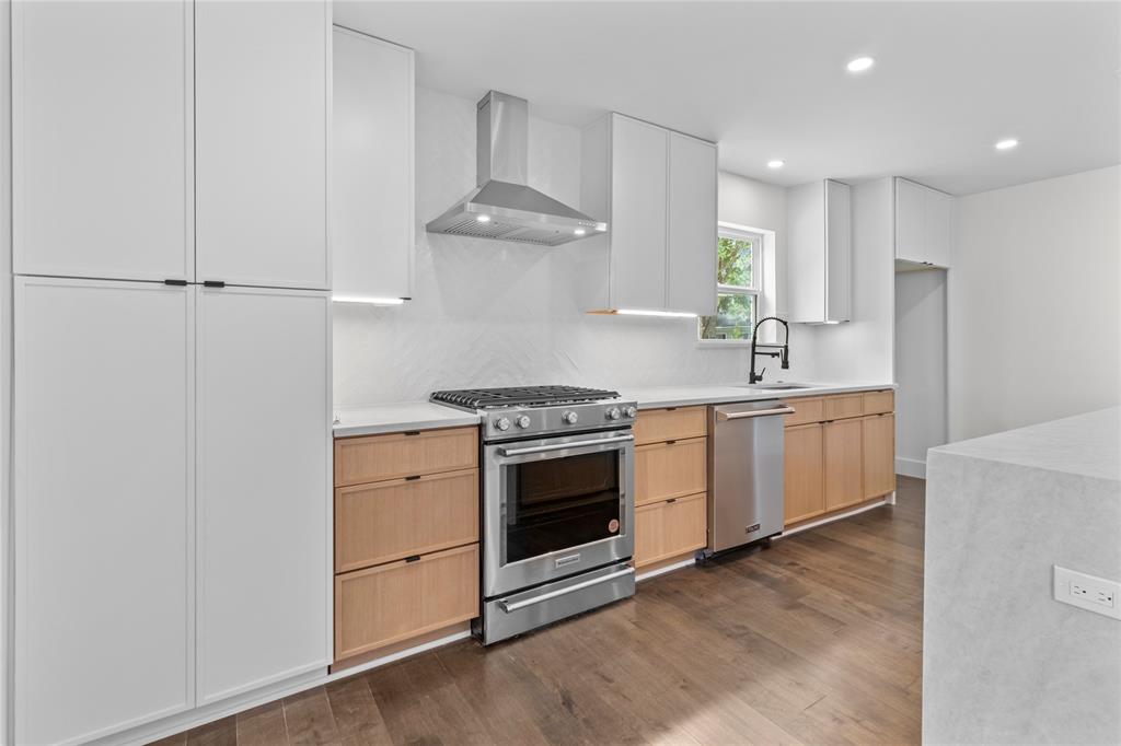 Houston, Texas 77043, United States, 3 Bedrooms Bedrooms, ,2 BathroomsBathrooms,Residential,Active,159080