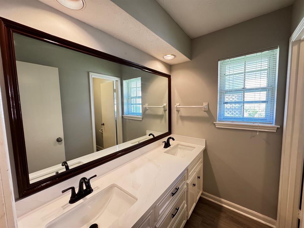 1421 Green Briar Drive, Huntsville, Texas image 25