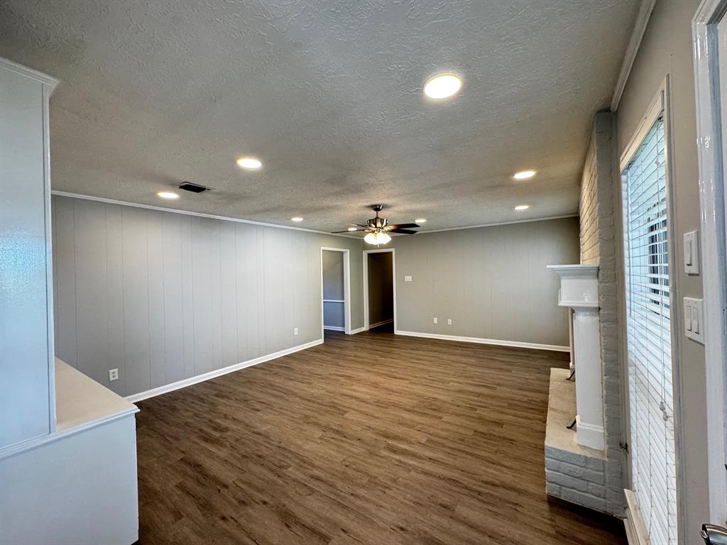 1421 Green Briar Drive, Huntsville, Texas image 7