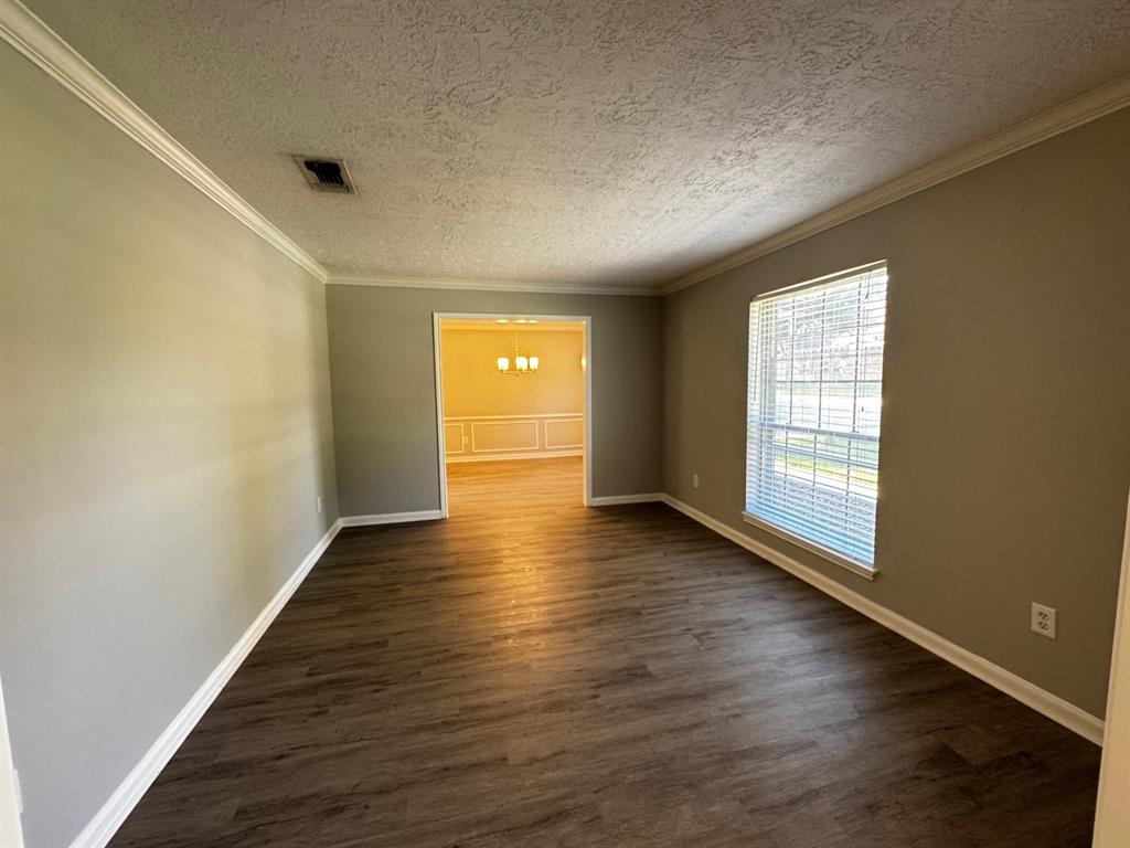 1421 Green Briar Drive, Huntsville, Texas image 3