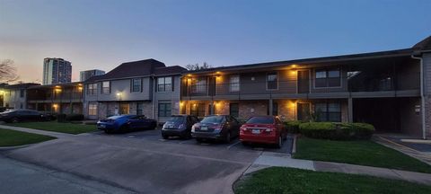 Condominium in Houston TX 606 Marshall St Street 1.jpg