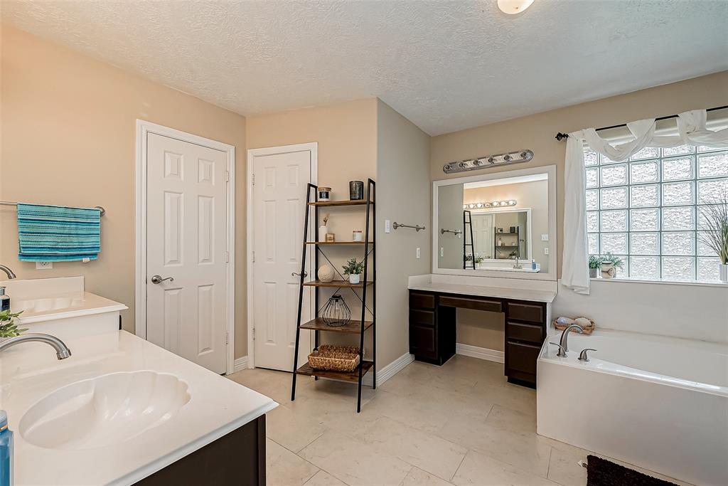 1810 Parker Place Drive, Baytown, Texas image 36