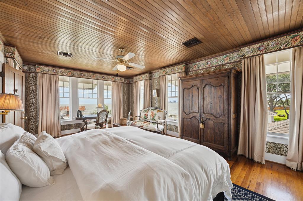 102 S R Street, La Porte, Texas image 39