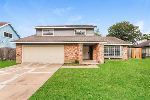 Single Family Residence in Houston TX 10907 Sageburrow Drive.jpg